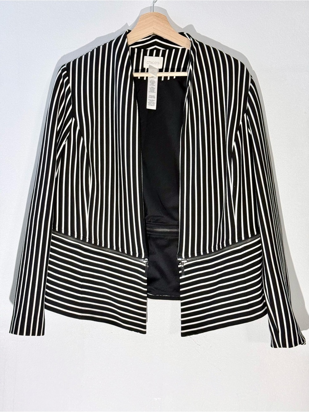 Chico’s Black White Striped Convertible Zip Jacket Size 2 Stretch Blazer